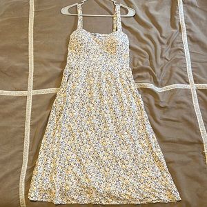 AUW floral dress. Size L. Yellow, white and hints of red and blue